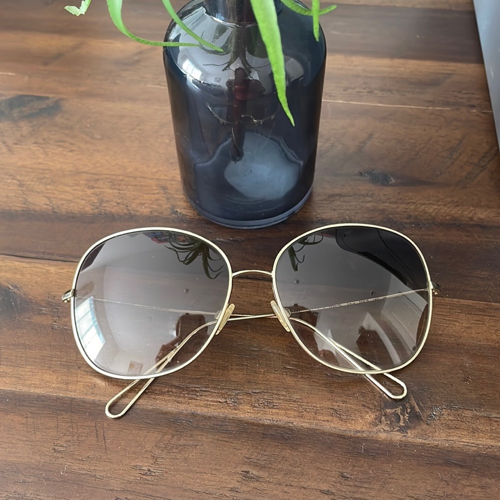 Isabel Marant park Oliver Peoples sunglasses. Over sized aviator style
